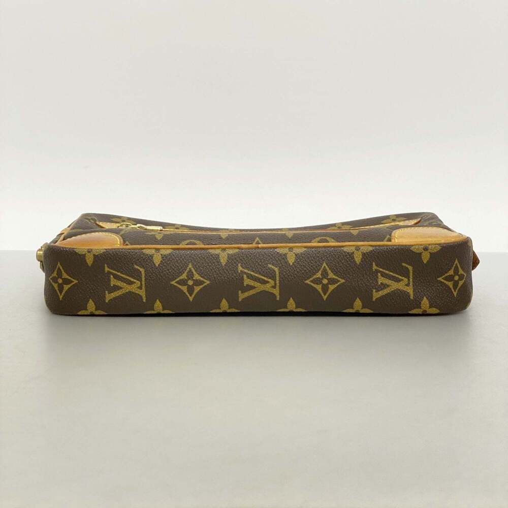LOUIS VUITTON Brown Monogram Clutch Bag - Picture 3 of 10